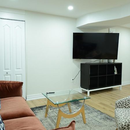 Spacious 2-Bed-Room Near Yonge & Major Mackenzie 列治文山 外观 照片