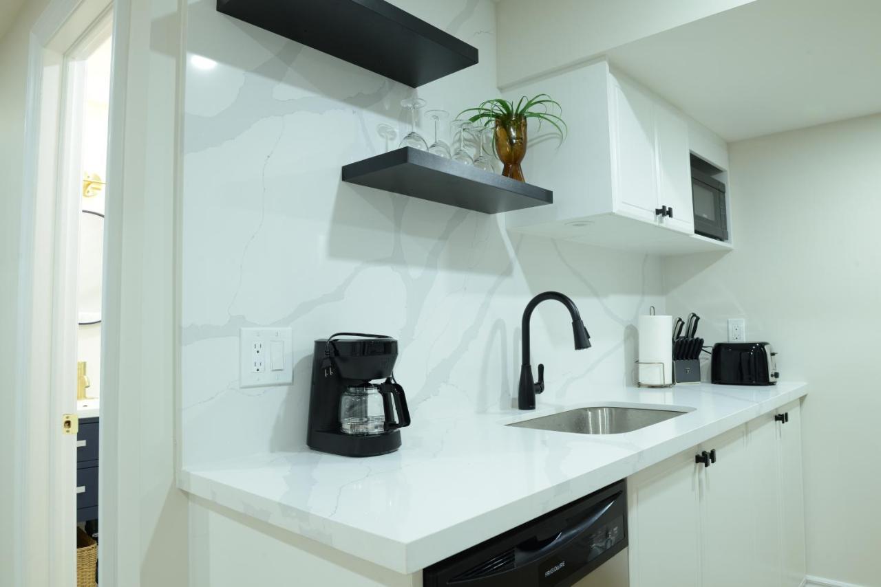 Spacious 2-Bed-Room Near Yonge & Major Mackenzie 列治文山 外观 照片