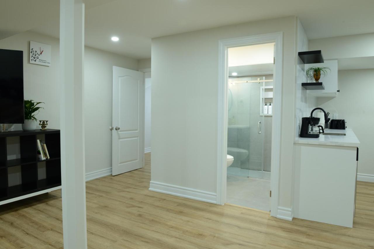 Spacious 2-Bed-Room Near Yonge & Major Mackenzie 列治文山 外观 照片