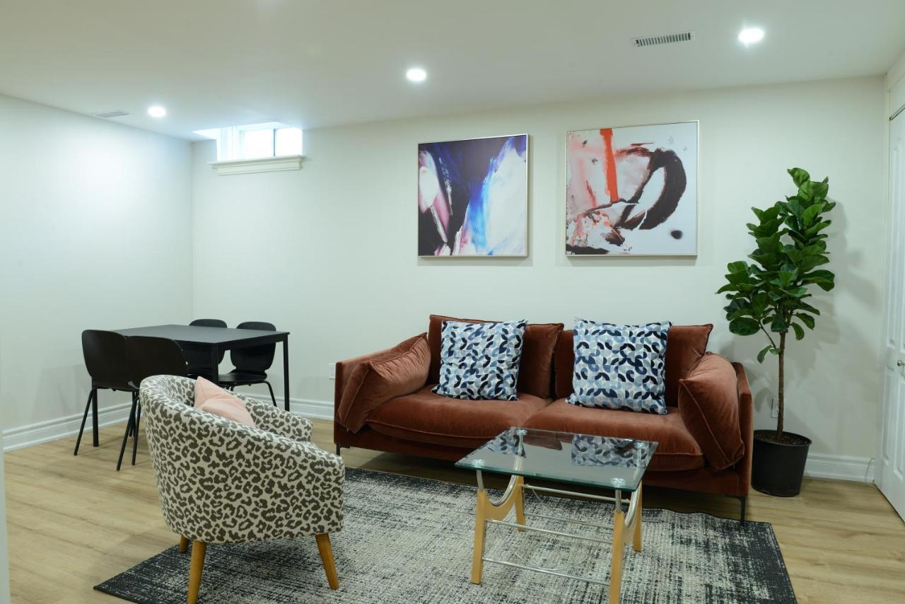 Spacious 2-Bed-Room Near Yonge & Major Mackenzie 列治文山 外观 照片