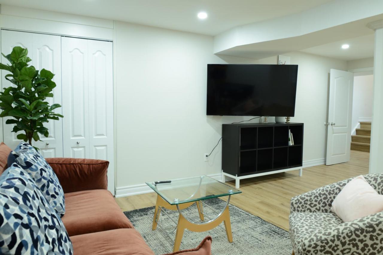 Spacious 2-Bed-Room Near Yonge & Major Mackenzie 列治文山 外观 照片