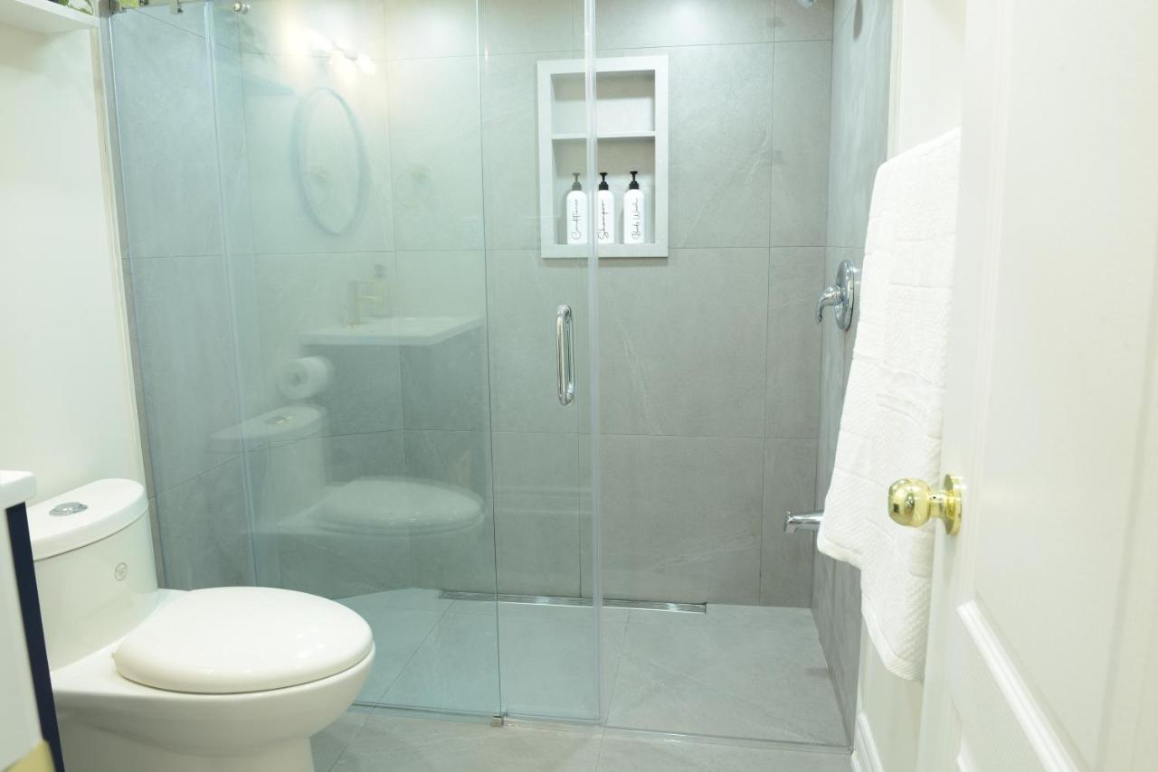 Spacious 2-Bed-Room Near Yonge & Major Mackenzie 列治文山 外观 照片