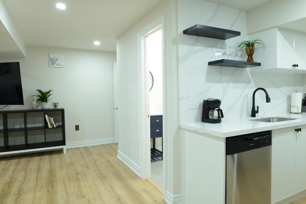 Spacious 2-Bed-Room Near Yonge & Major Mackenzie 列治文山 外观 照片